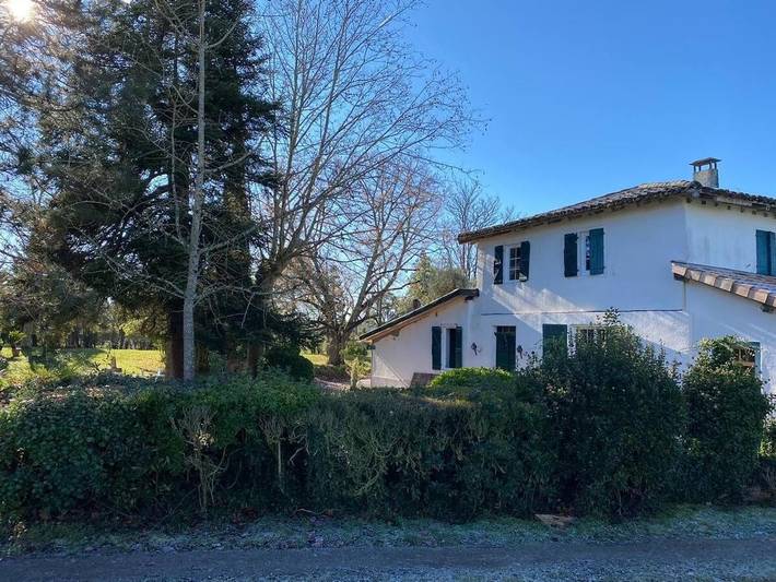 Gîte pour 12 personnes, avec jacuzzi et terrasse, animaux acceptés à Razengues