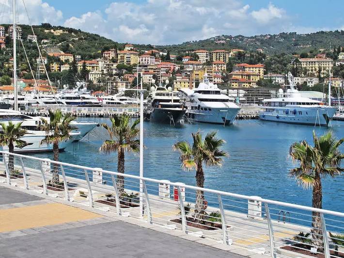 Villa pour 4 personnes, avec jardin à Imperia