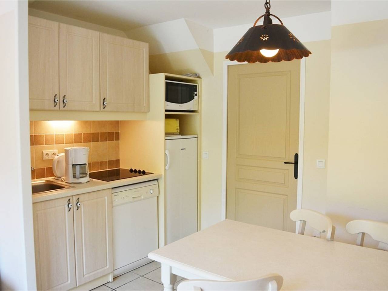 Maison duplex 3 pièces à Grospierres, 6 couchages, terrasse, animaux admis, parking, Wifi payant in Grospierres, Ardèche