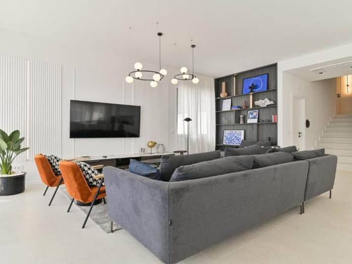 Villa pour 10 personnes, avec jacuzzi et terrasse, animaux acceptés à Okrug Gornji - 4