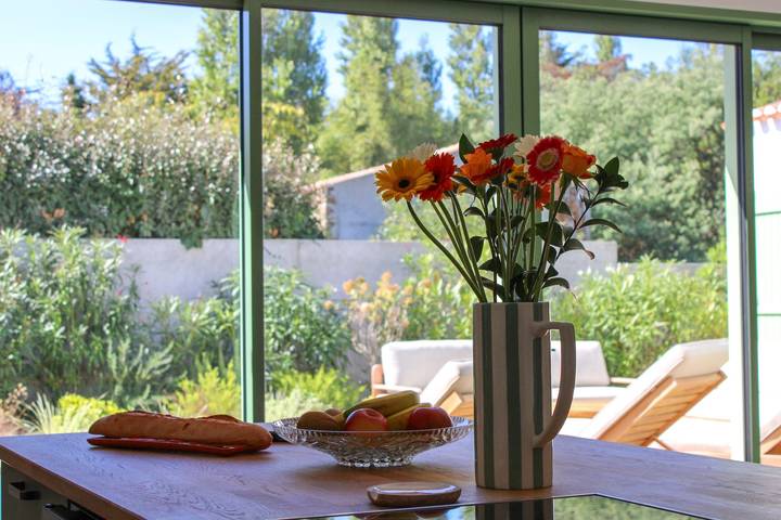 Air-conditioned villa with heated pool in Port-Joinville, Île d'Yeu, sleeps in L'Île-d'Yeu, Vandea