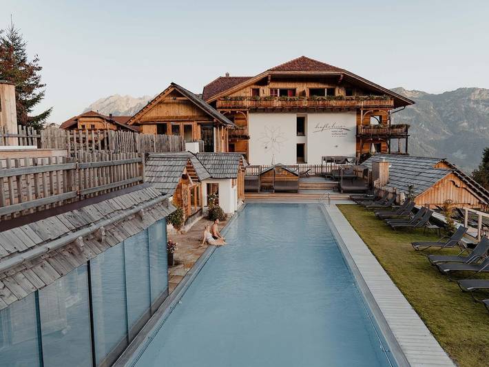 Hotel für 4 Personen, mit Whirlpool und Pool sowie Garten, mit Haustier in Haus