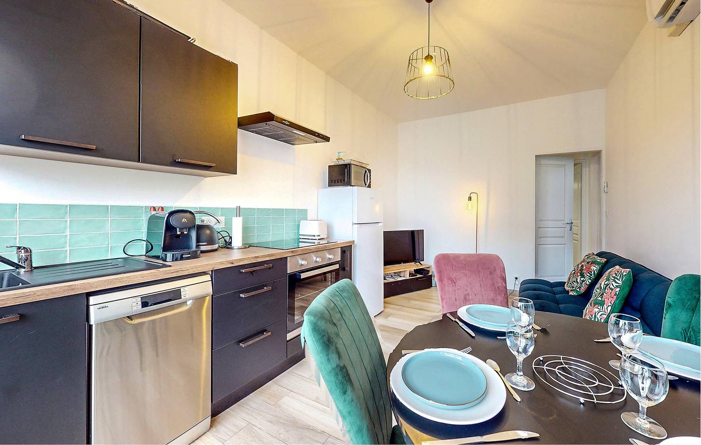 Gemütliche Wohnung mit eingezäuntem Garten, WiFi, Parkplatz in der Nähe von La Grande Conche Beach in Royan, Côte de Beauté