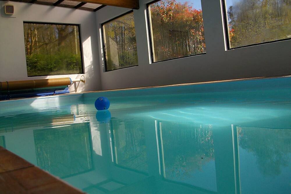 Innenpool schöne 2-Bett-Lodge für 4 in 5 Hektar schönen Wald in Shadoxhurst, Ashford und Umgebung