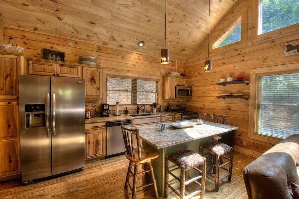 Log Cabin for 4 Guests in Fontana Lake, Swain County