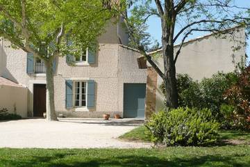 Gîte pour 4 personnes, avec terrasse et jardin à Jonquerettes