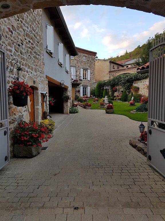 Le Clos Fleuri - Chambre Vigneronne in Saint-Gervazy, Massif central