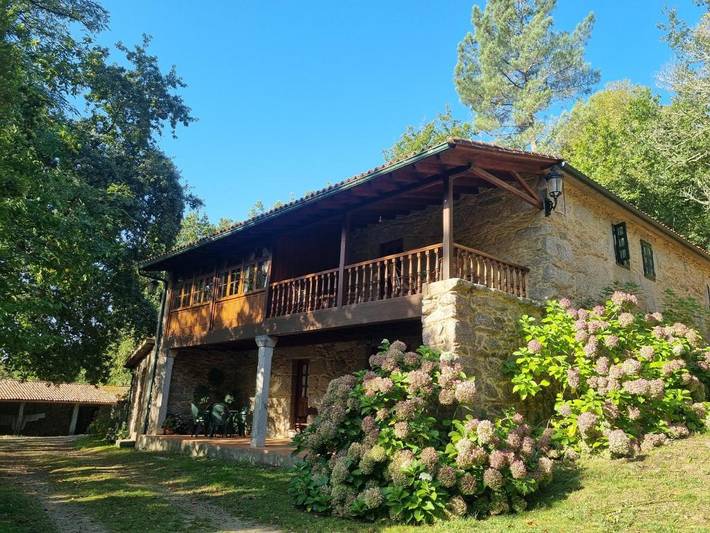 Casa rural para 2 personas, con jardín además de piscina y vistas, Se admiten mascotas en Salceda de Caselas