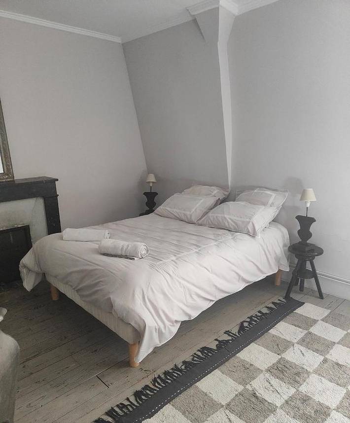 Location de vacances pour 8 personnes, avec sauna et piscine ainsi que vue et jardin à Escolives-Sainte-Camille - 3