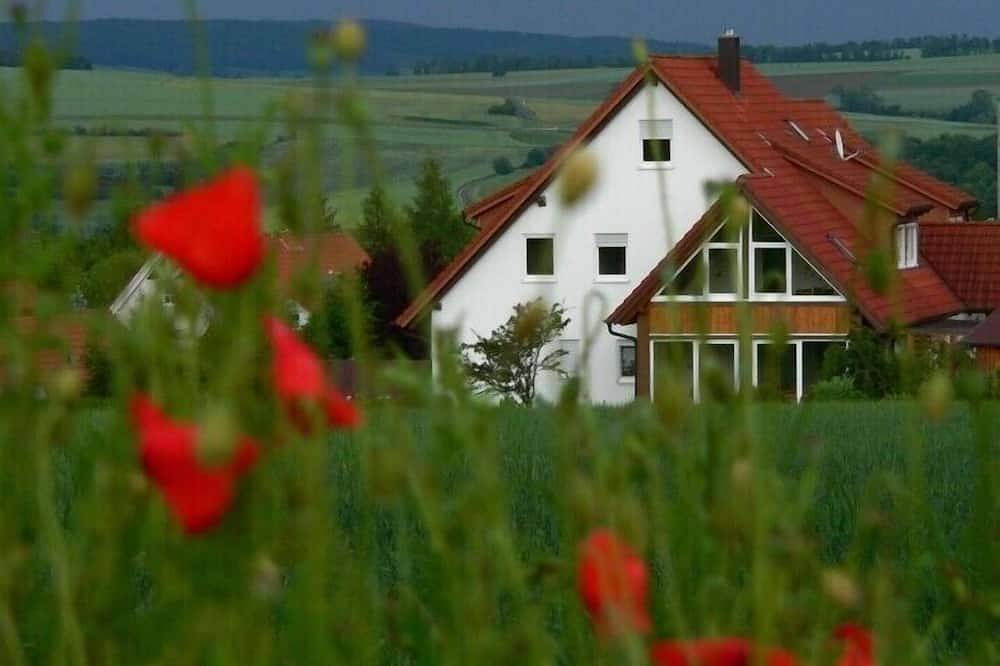 Ganze Wohnung, Große Wohnung mit herrlichem Ausblick in die Natur in Mellrichstadt, Rhön-Bayern