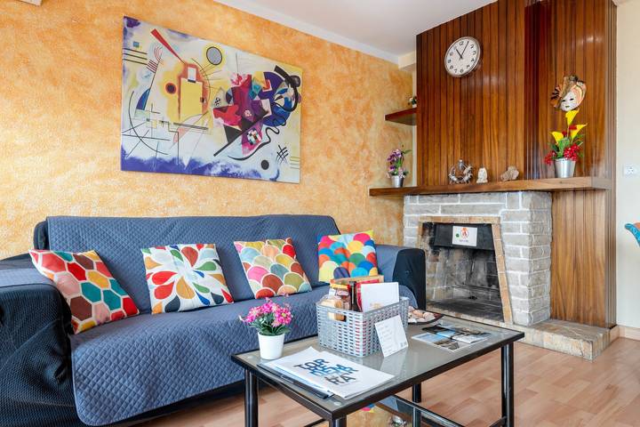 Apartamento entero, Apartamento '5 Minutos De La Playa Torredembarra' con balcón, Wi-Fi y aire acondicionado in Torredembarra, Costa Dorada