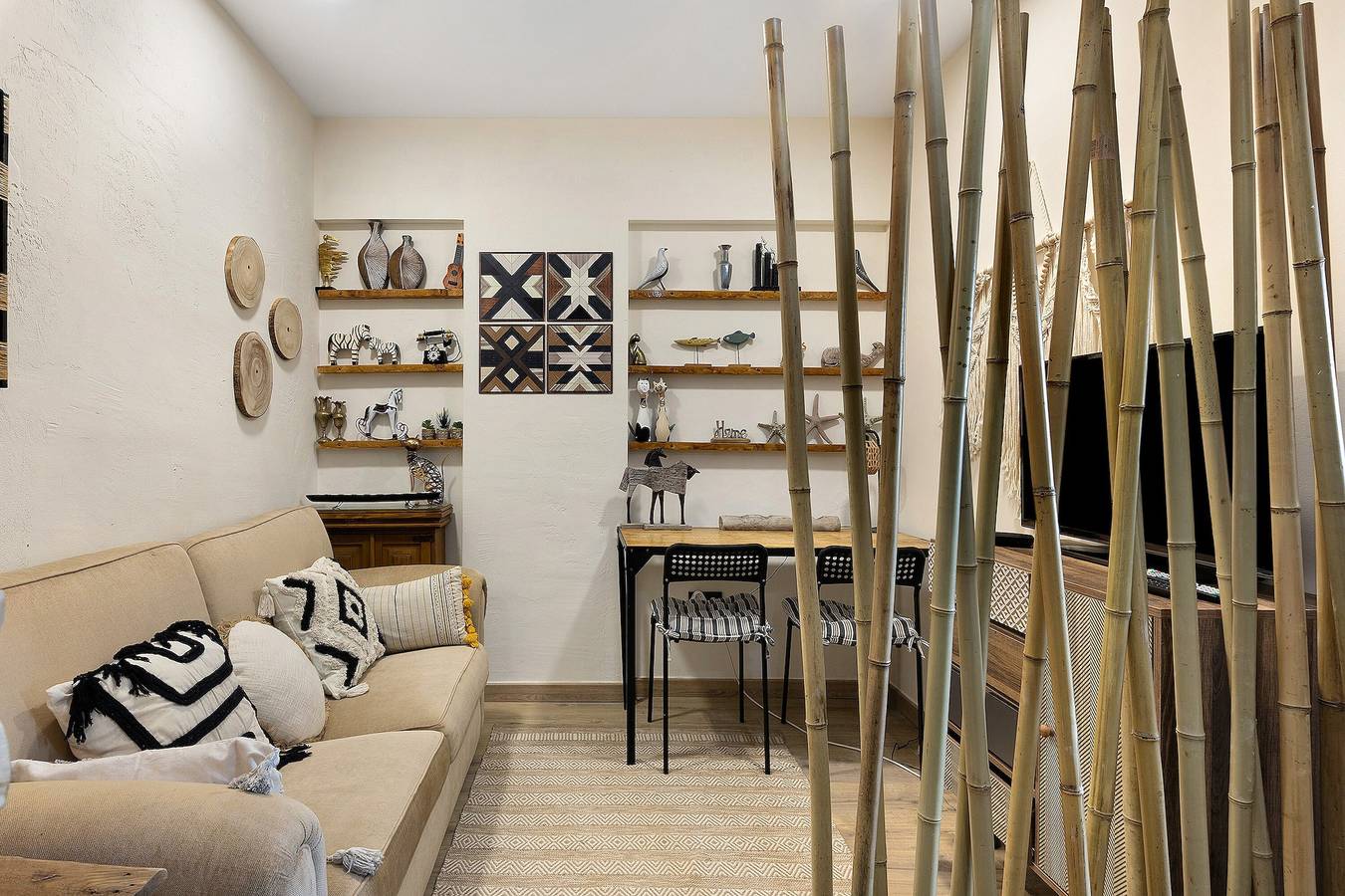 Apartamento entero, Apartamento 'Diversión en la playa' con balcón, Wi-Fi y aire acondicionado in Halbinsel von Setúbal