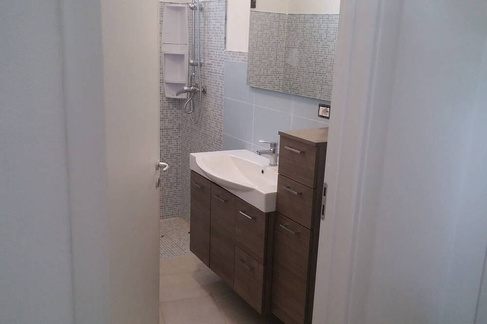 Alte Caseddhu renoviert Stein in der Nähe des Meeres in Taviano, Golf von Tarent