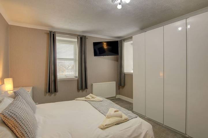 Beautifully furnished 3-bedroom town house on the North Coast 500 route in Wick, Highlands