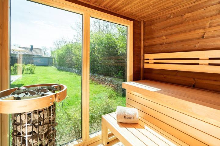 Großzügiges Haus für 8 Personen und Hund mit Kamin, Sauna & Garten - Strandnah! in Südstrand Pelzerhaken, Ostholstein