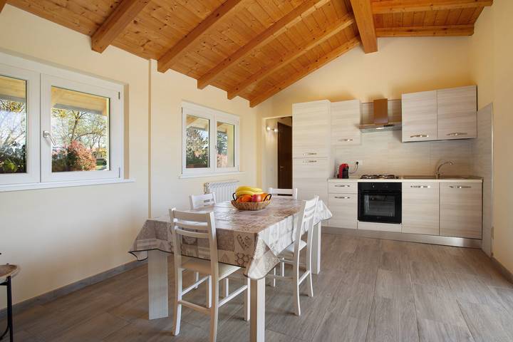 Casa de férias Casina Bianca com jardim, churrasco e Wi-Fi in Lurate Caccivio, Como (província)