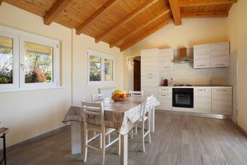 Maison De Vacances pour 2 Personnes dans Lurate Caccivio, Province de Côme, Photo 2