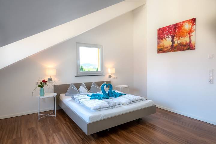 Appartement entier, Appartement '5' avec jardin partagé, balcon et Wi-Fi in Wutöschingen town, Klettgau