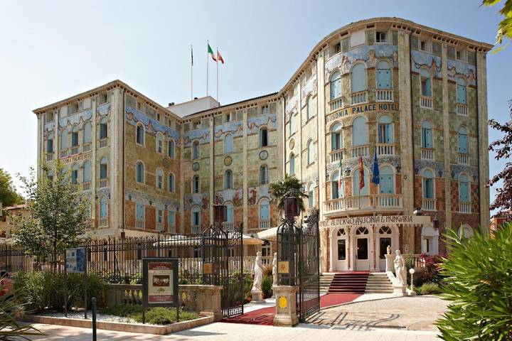Hotel voor 2 personen, with Whirlpool and Terras as well as Tuin and Zwembad in Lido di Venezia