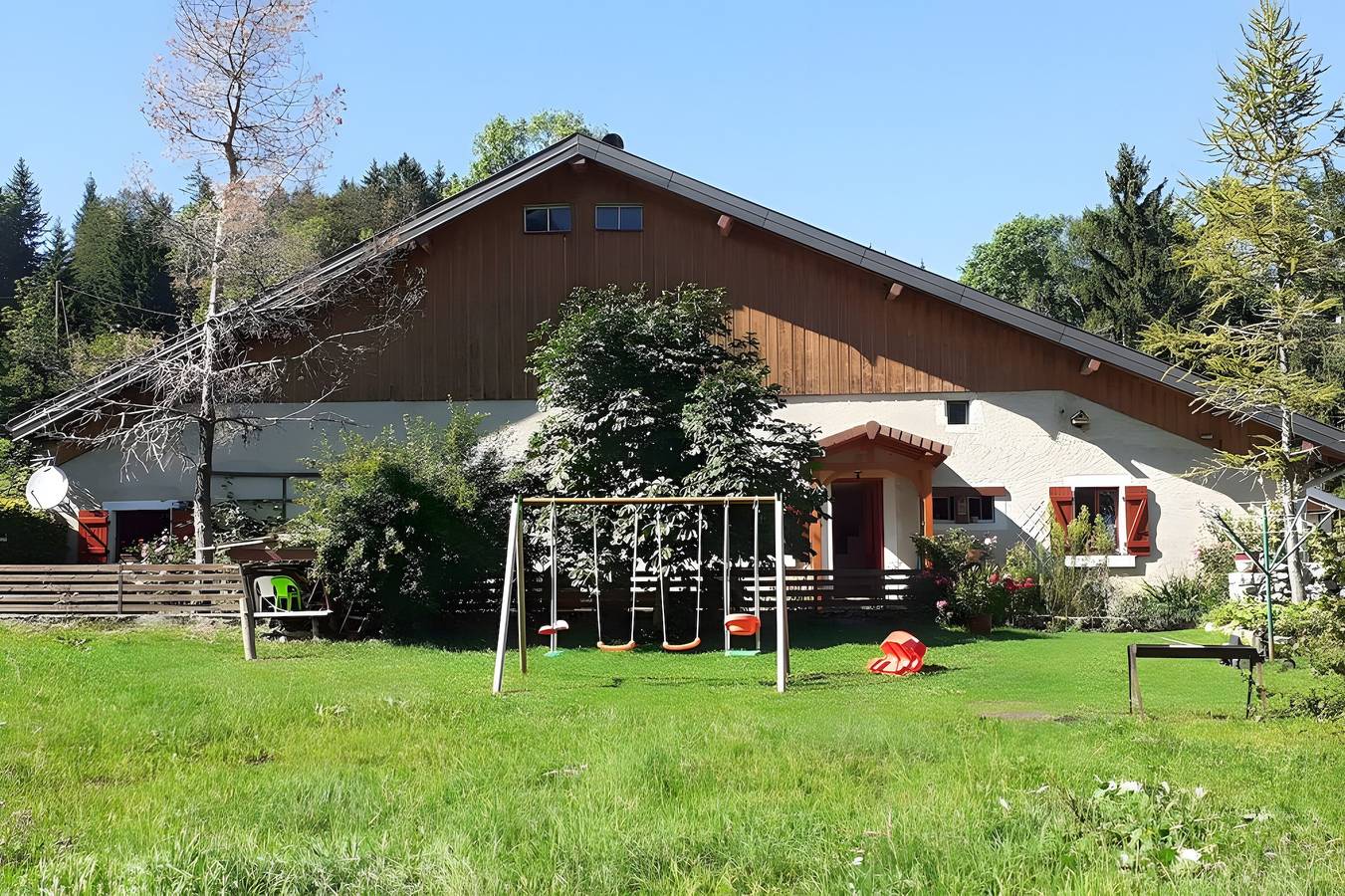 Casa de vacaciones «Antigua Pequeña Granja»: vistas a la montaña, terraza compartida, Wi-Fi in Mouthe-Lac et Mont d’Or, Parc naturel régional du Haut-Jura
