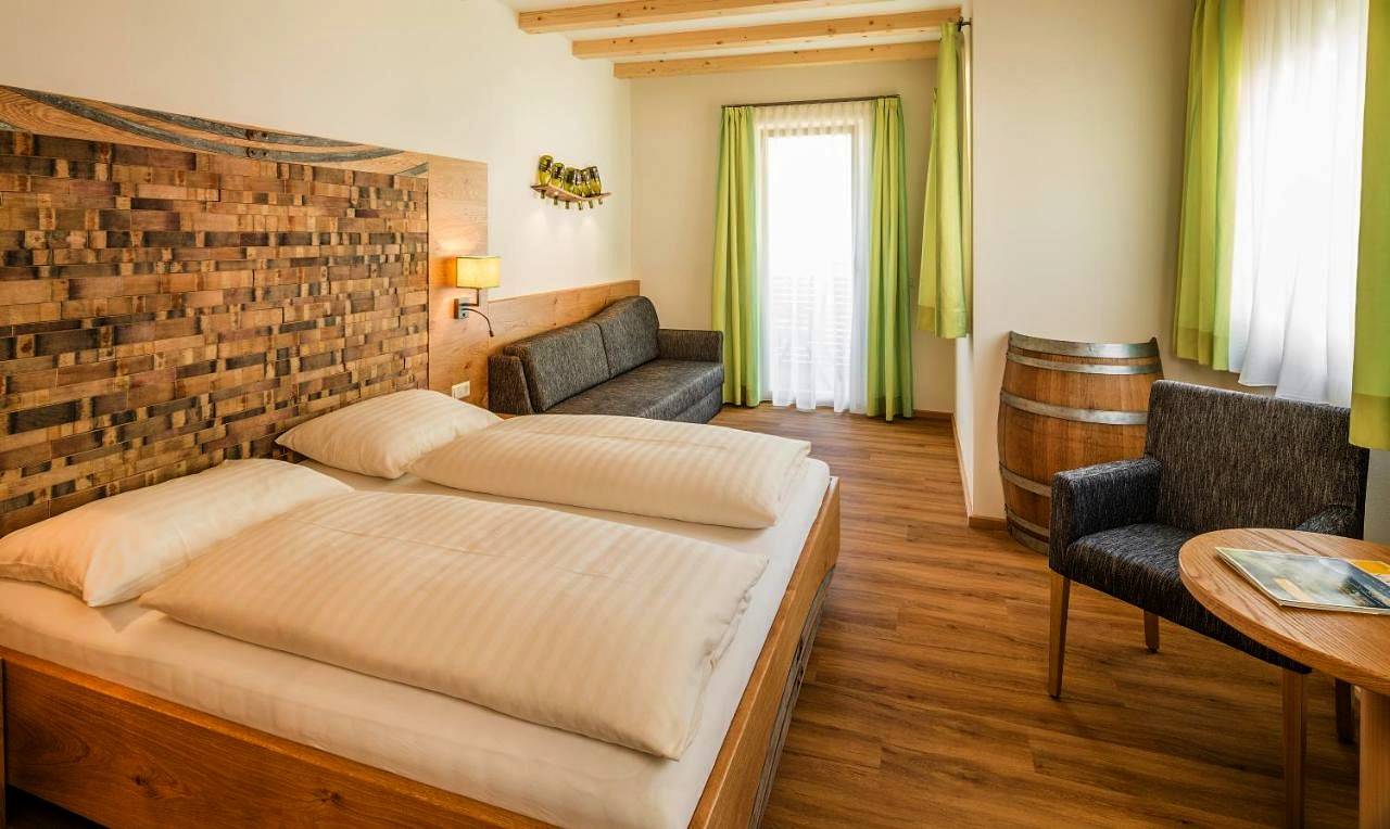 Gasthof Hotel Terzer in Kurtatsch an der Weinstraße, Nonsberggruppe