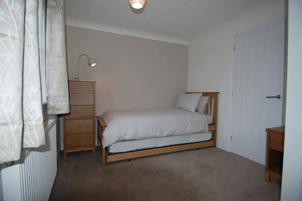 Modern Newly Refurbished Detached House. Short Walk To Beach. in Sea Palling, The Broads