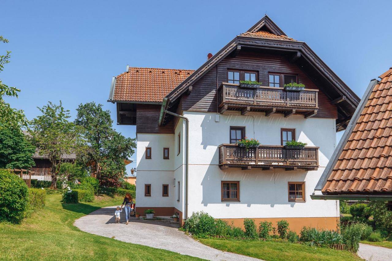 Ganze Wohnung, Apartment with Mountain View in Wernberg, Villach-Land