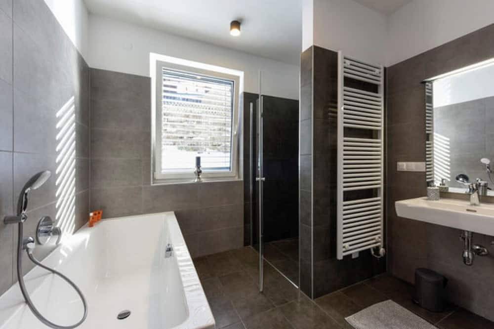 Entire apartment, Exclusive access to the private bathing area of the Alt-Ossiach bathing community in Ossiach, Oberkärnten
