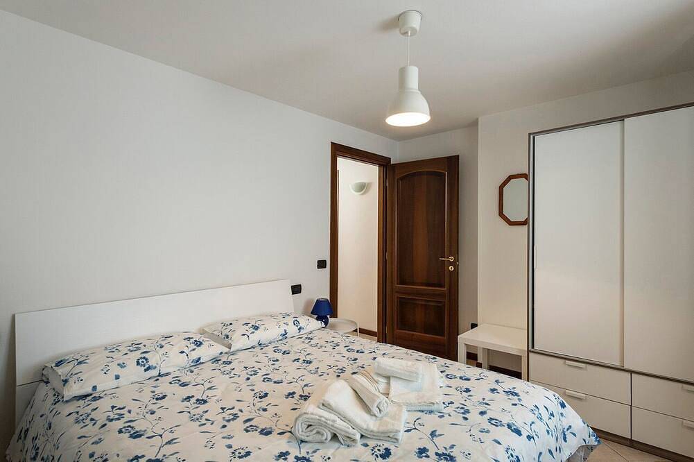 Villa  ideale per famiglie  per  intimita'& benessere,  con Jacuzzi in giardino in San Felice del Benaco, Prealpi Gardesane