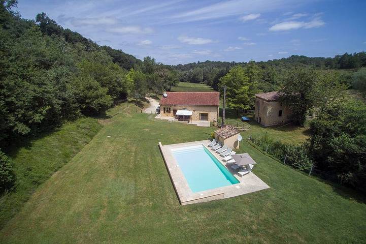 Location de vacances pour 10 personnes, avec terrasse et jardin à Capdrot