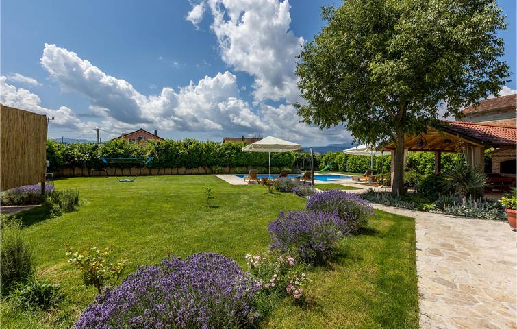 Reizende 2-Zimmer-Wohnung mit Pool, Terrasse und WLAN in Imotski, Makarska Riviera