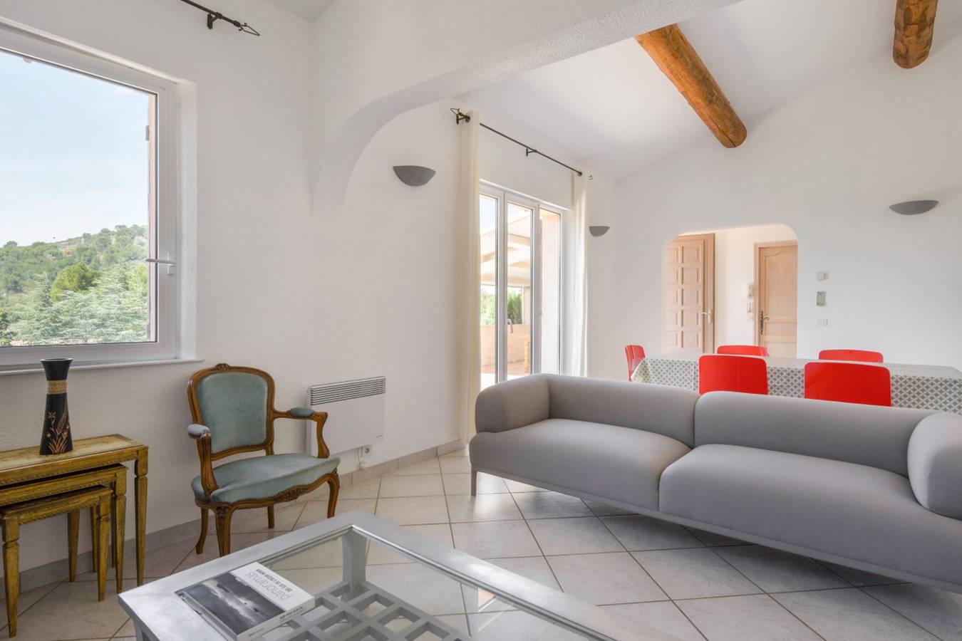  Large Villa With Swimming Pool And Terraces in Villeneuve-lès-Avignon, Region de Nimes