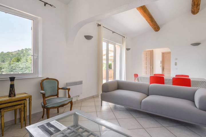 Location de vacances pour 8 personnes, avec piscine ainsi que jardin et terrasse, animaux acceptés à Villeneuve-lès-Avignon - 4
