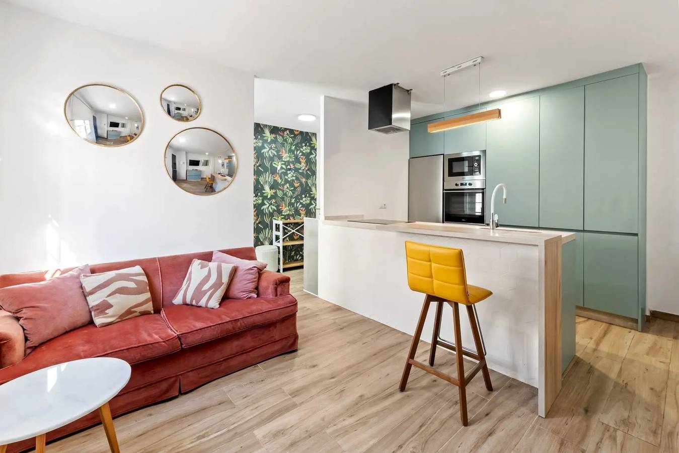 Casa Junto Al Mar con Patio Andaluso, Piscina in Comune e Wi-Fi in Playa Cabopino, Marbella