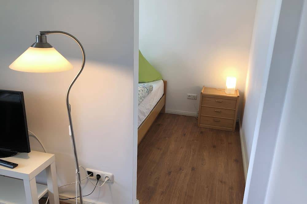 Ganze Wohnung, Apartment Kleinochsenfurt Studio_sonnige Terrasse_ Gartenmitbenutzung 1-2 Pers. in Ochsenfurt, Fränkisches Weinland