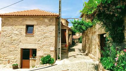 Gîte pour 4 personnes, avec vue dans Castro Daire