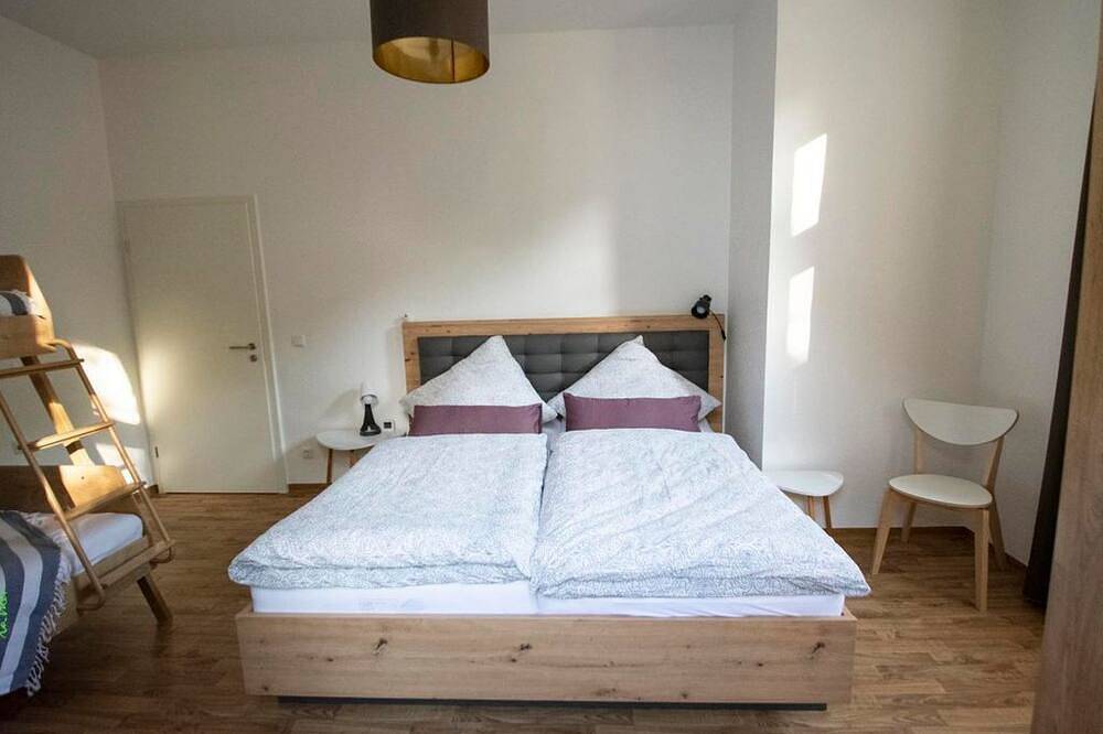Ganze Wohnung, 4-Bett-Ferienwohnung Therme - Haus Alleegarten in Bad Bertrich, Traben-Trarbach und Umbegung
