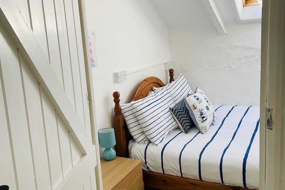 Cornish cottage 100m to the beach. (Portreath north coast near st ives) in Portreath, Cornwall