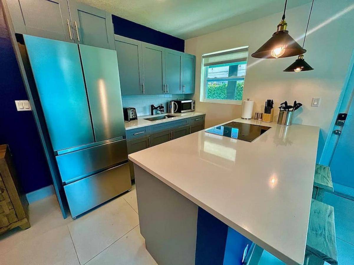 Entire apartment, Miamivice near Las Olas beach with Fire Pit in Fort Lauderdale, Broward County