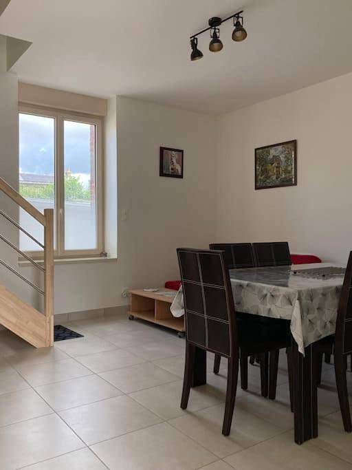 Gîte pour 6 personnes, avec terrasse dans Saint-Malon-sur-Mel - 3