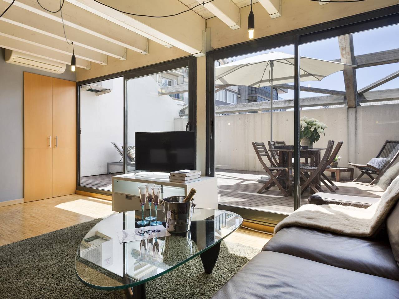 Appartamento intero, Appartamento per un lungo soggiorno con terrazza privata in Barcelona Centre, Barcellona