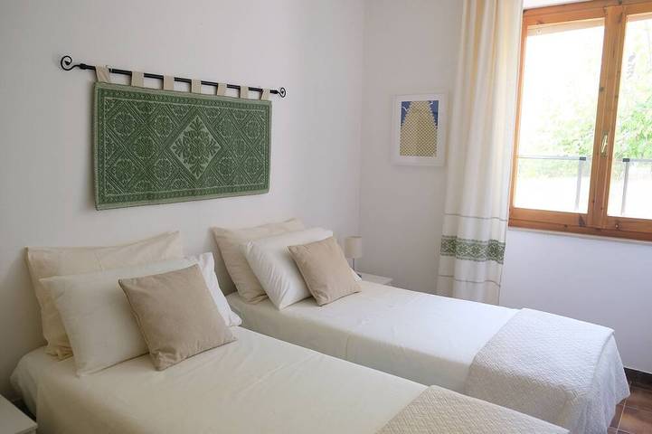 Appartamento intero, A 100 metri dalla spiaggia appartamento con giardino ideale  2-6 persone in Pivarada, Alghero
