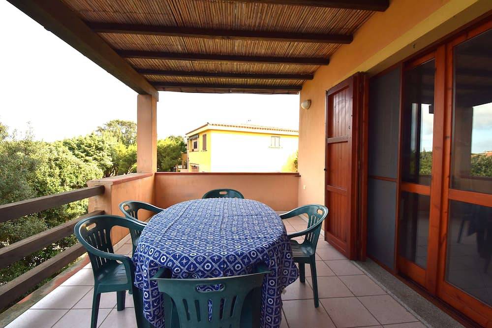 Appartamento intero, Trilocale climatizzato con veranda e posto auto in Rena Majore, Gallura