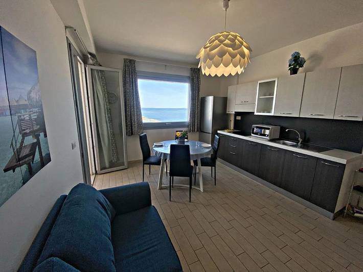 Appart’hôtel pour 6 personnes, avec Balcon et Terrasse ainsi que Piscine et Vue