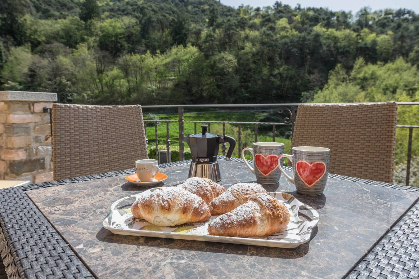 Appartamento intero, Affascinante Appartamento "Residence Tatiana A2" con Piscina, Terrazza, Vista Montagna e Wi-Fi in Tremosine, Prealpi Gardesane