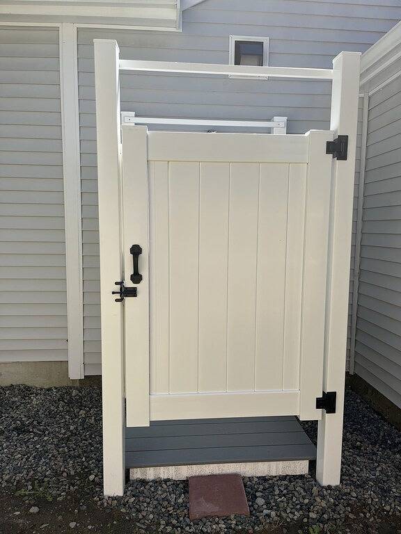 Sunny 2-bedroom beach cottage, walk to beach! in Marshfield, Massachusetts