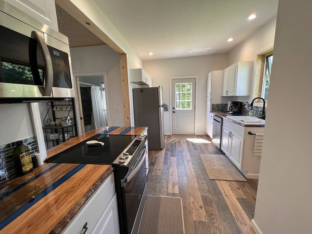 Relaxing Paradise overlooking Lake Huron one block from Downtown in St. Ignace, Mackinac County