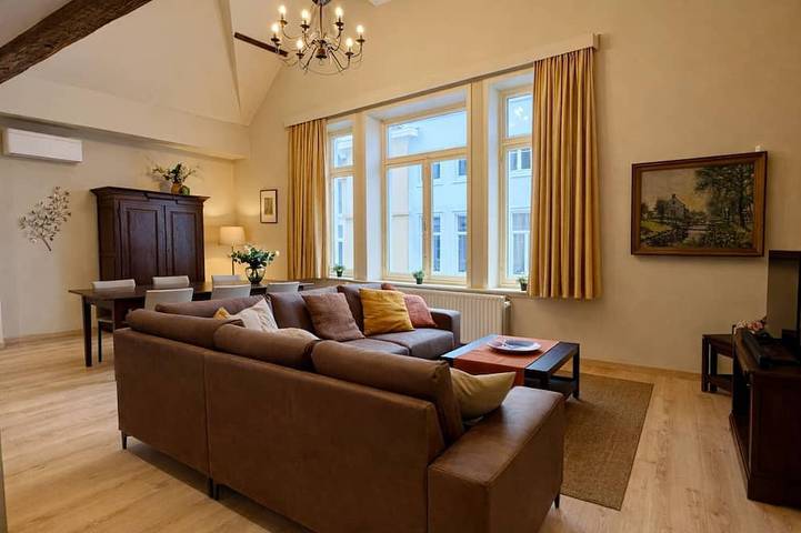 Vacation rental for 6 people, with pool and balcony as well as yard in Bruges