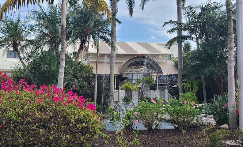 Vacation rental for 6 people, with pool and yard in Sanibel