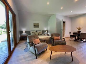 Gîte pour 2 personnes, avec vue ainsi que piscine et terrasse à Toucy